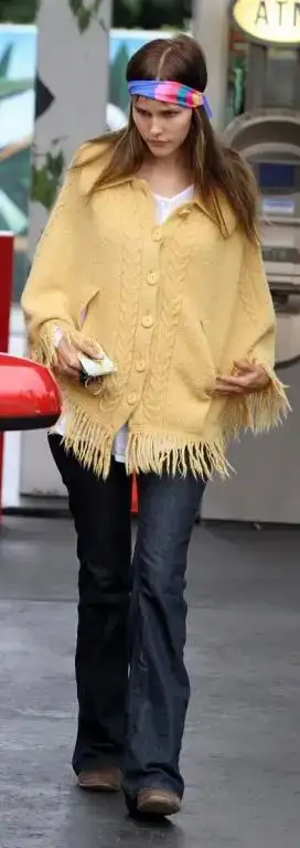 $isabel-lucas-poncho-gas-station-08.webp