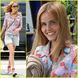 $isabel-lucas-little-door.webp