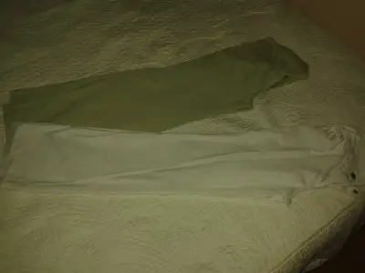 beyaz yeşil 38 beden pantolon tanesi 10 tl.webp