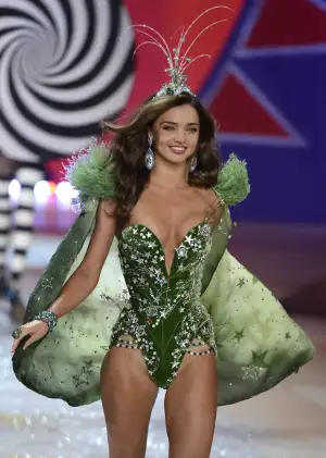 MIRANDA-KERR-at-2012-Victorias-Secret-Fashion-Show-in-New-York-4.webp