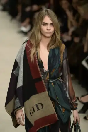 cara-delevingne-burberry-fall-winter-2014-2015-show-february-2014_6.webp