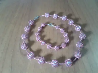 pembe boncuk kolye 2.webp