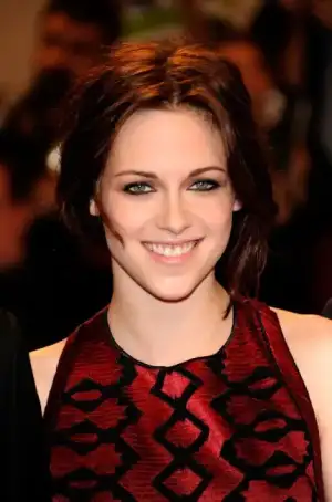 $2011-met-costume-gala-red-kristen-stewart-3-05022011-03-430x650.webp