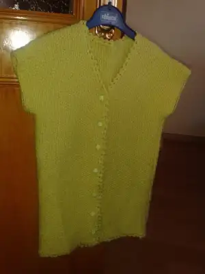yeşil örgü yelek 5 tl.webp