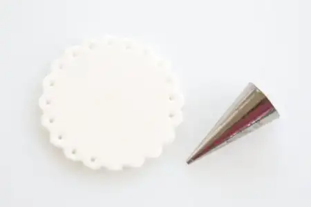 $How-to-make-embossed-teddy-bear-cupcake-toppers-B.webp