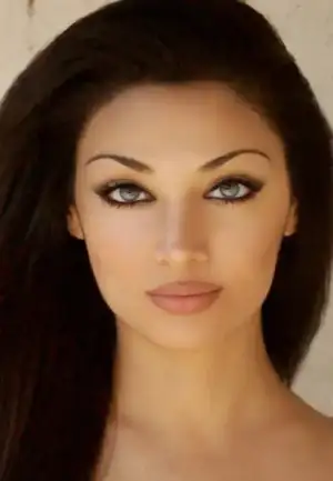$Claudia-Lynx-Aishwarya-of-Hollywood-13.webp