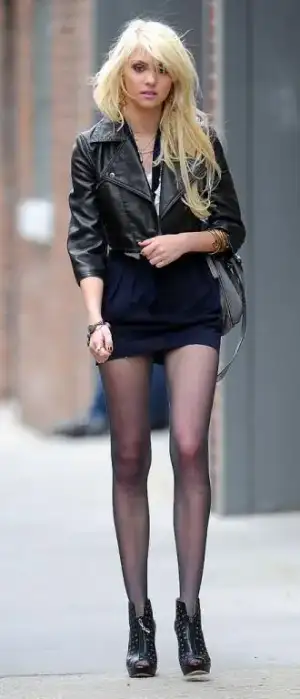 $taylormomsen2.webp