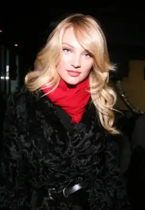 $Candice+Swanepoel+Victoria+Secret+Bombshells+NmUARlxVJxdl.webp