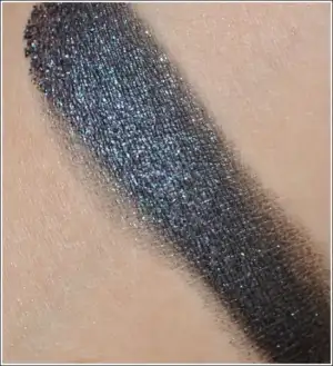 $bobbibrown_blackglitter006.webp