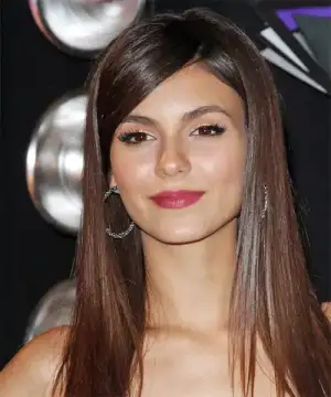 Victoria-Justice-Straight-Layers-Hairstyles.webp