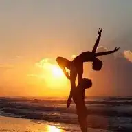 Balkonda Hali Yikamak Kadinlar Kulubu