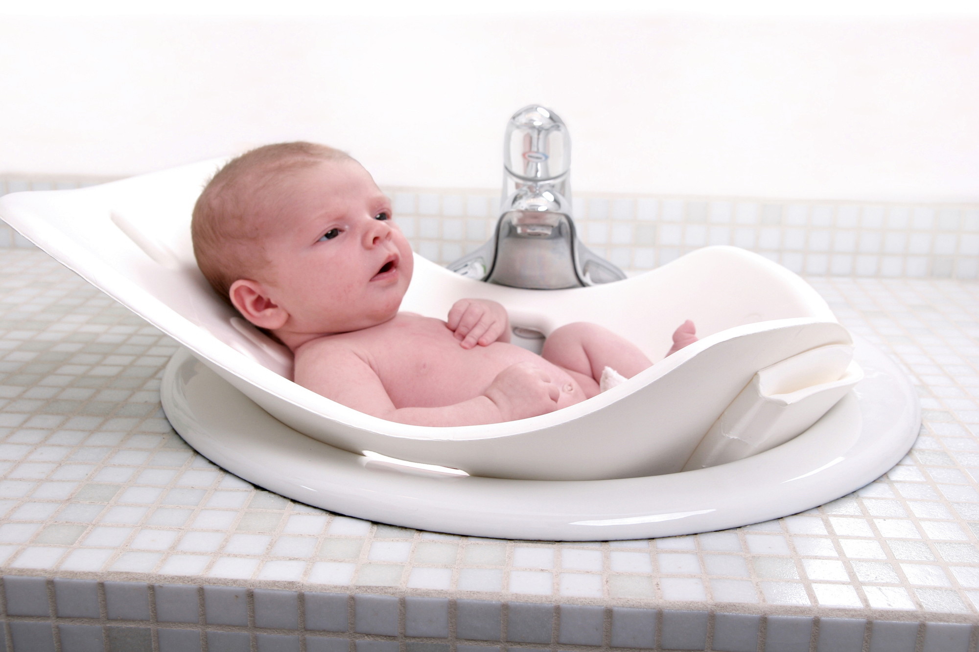 Что нужно для купание. Ванночка Puj для раковины. Ванночка для купания детей. Ванночка для новорожденных. Ванночка для новорожденных в душевую кабину.