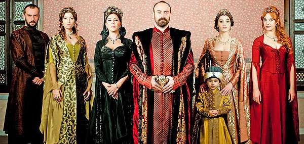Muhteşem Yüzyıl Dizisinde Kullanılan Gümüş Sürahi ve Bardakları Yok Satıyor Muhteşem Yüzyıl Dizisinde Kullanılan Gümüş Sürahi ve Bardakları Yok Satıyor