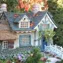 Bahçe oyuncak evleri