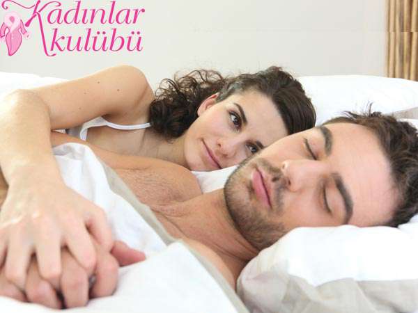 Evlilikte Beraber Uyumanın Faydaları Evlilikte Beraber Uyumanın Faydaları