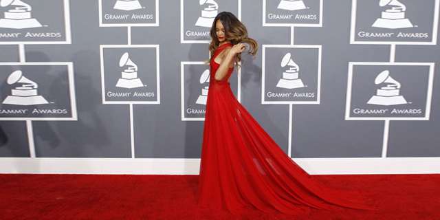 2015 Grammy Ödülleri Kırmızı Halı Kıyafetleri