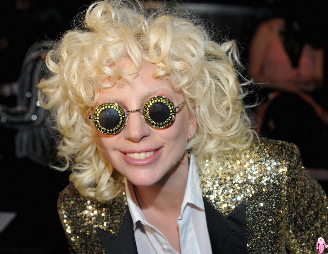 Lady Gaga’nın Sıra Dışı Gözlükleri Lady Gaga’nın Sıra Dışı Gözlükleri