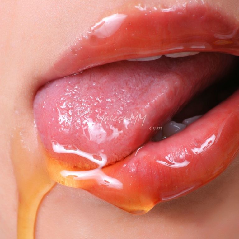 Кончаться густой. Красивые губки. Женские губы. Сочные губы.