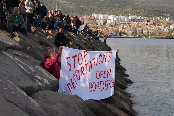 dikili-multeci2.jpg