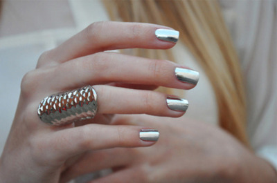 hand-metallic-nail-polish-ring-silver-Favim.com-268010.jpg