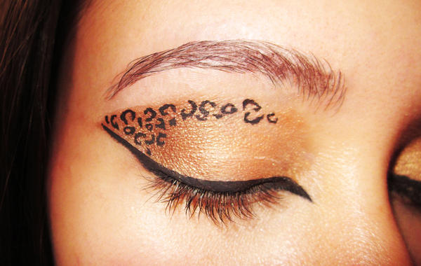 leopard_makeup_by_jmscotese94-d3a4aoy.jpg