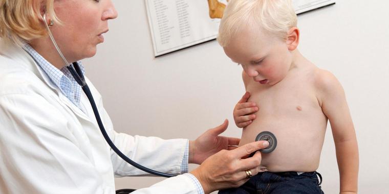 Was sind die Ursachen von Brustschmerzen bei Kindern?